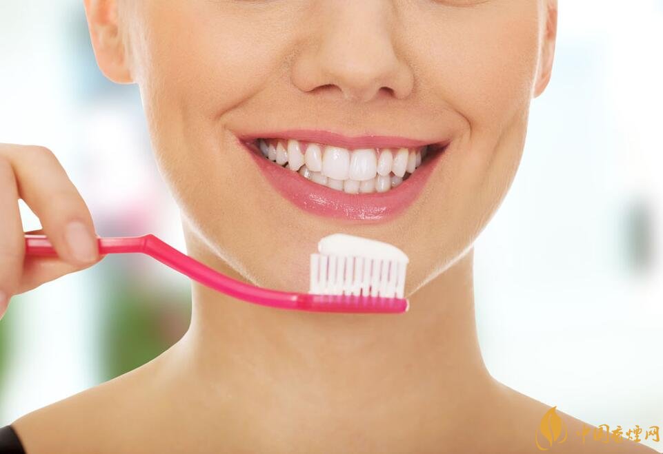 抽煙牙齒黃怎么變白，快速去除煙漬小妙招