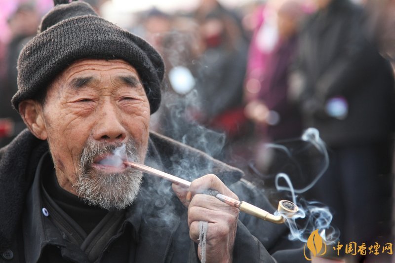 旱煙和煙卷哪個危害大，旱煙袋很有講究
